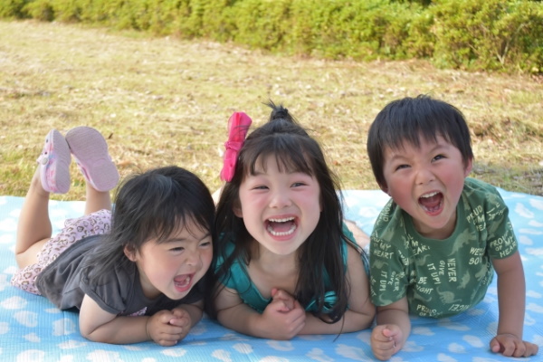 笑顔で過ごす子どもたち